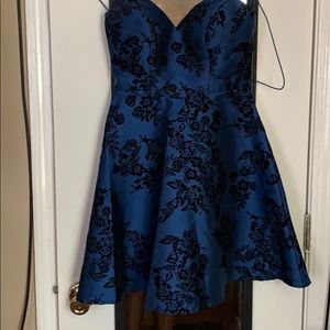 A short navy blue homecoming size 3/4 dress